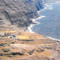 Kauf von 40.000 m² (unteres Anwesen) und Restaurierung der Gebäude.