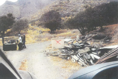 Unten sehen Sie ein Bild, das den Zustand der alten Gebäude und die Lage des Guayedra-Tals in den frühen 1990er Jahren zeigt.