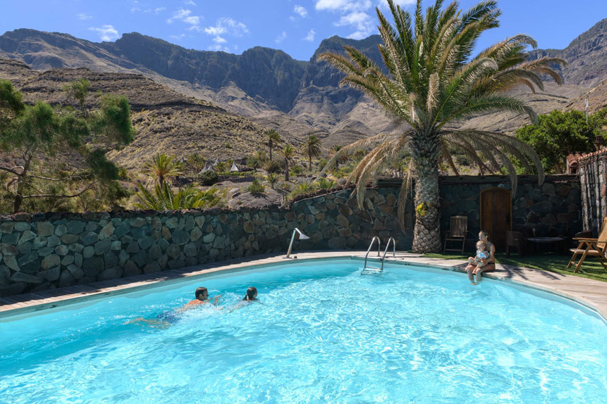 BEHEIZTER SWIMMINGPOOL