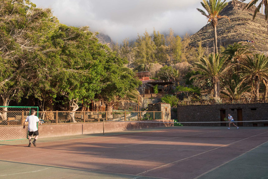 TENNISPLATZ