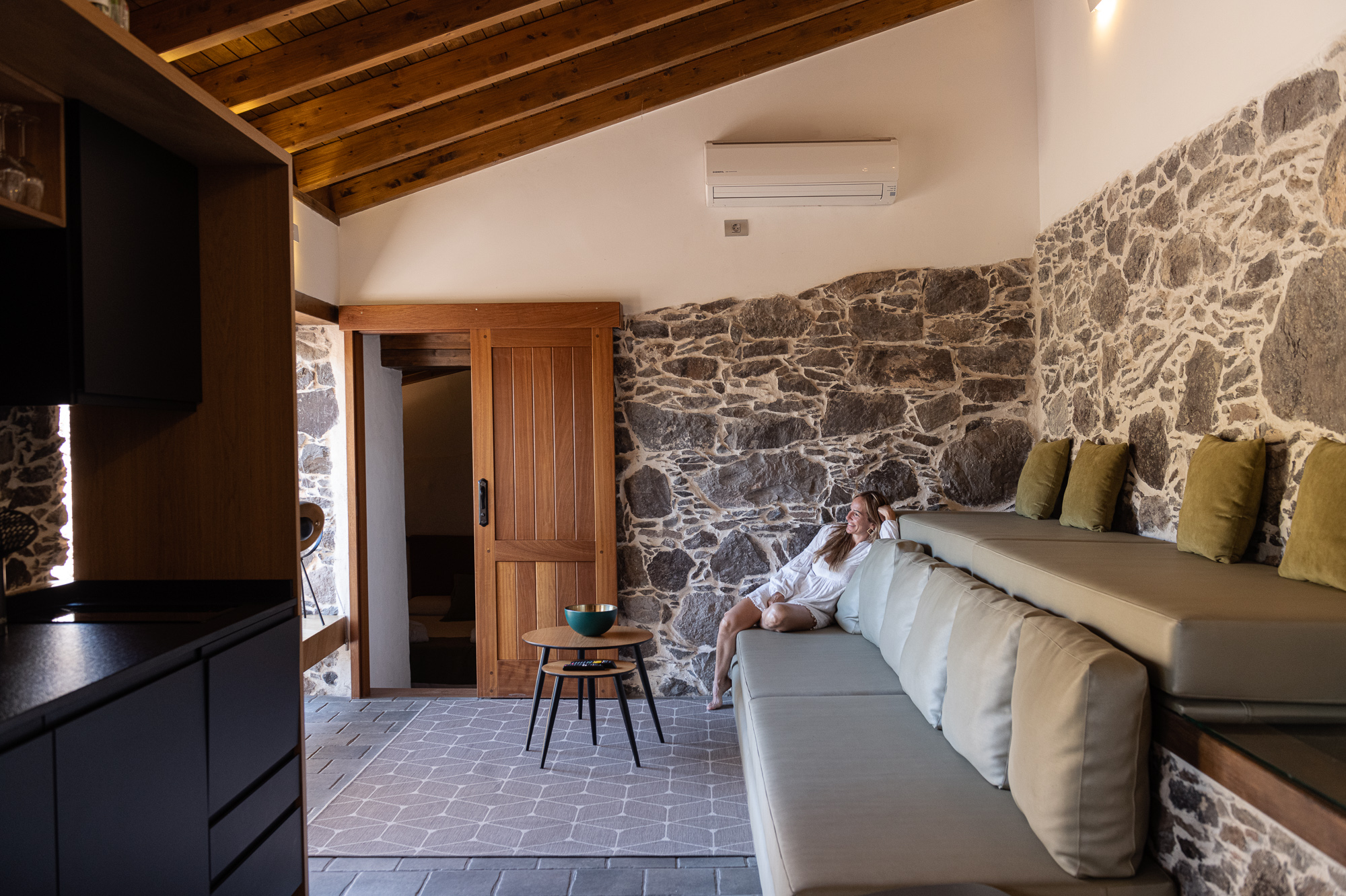 The architecture of staying